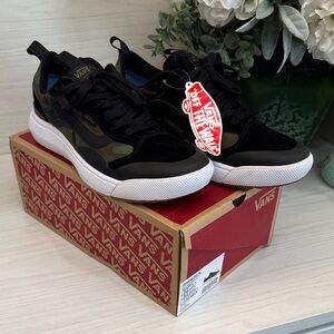 NWT Vans Ultrarange EXO Black and Green Camo Shoes (Men’s US 8 / Women’s US 9.5)